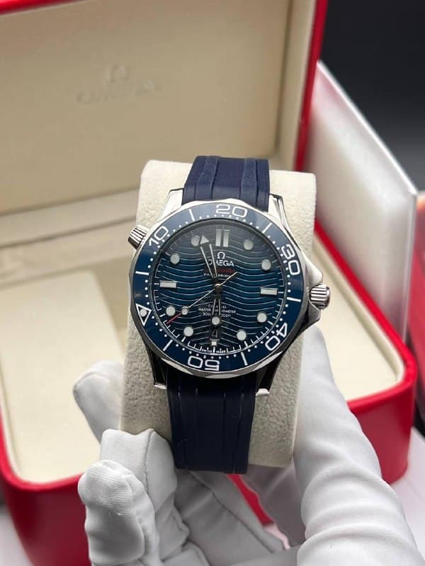 Omega Seamaster на каучуковом ремешке