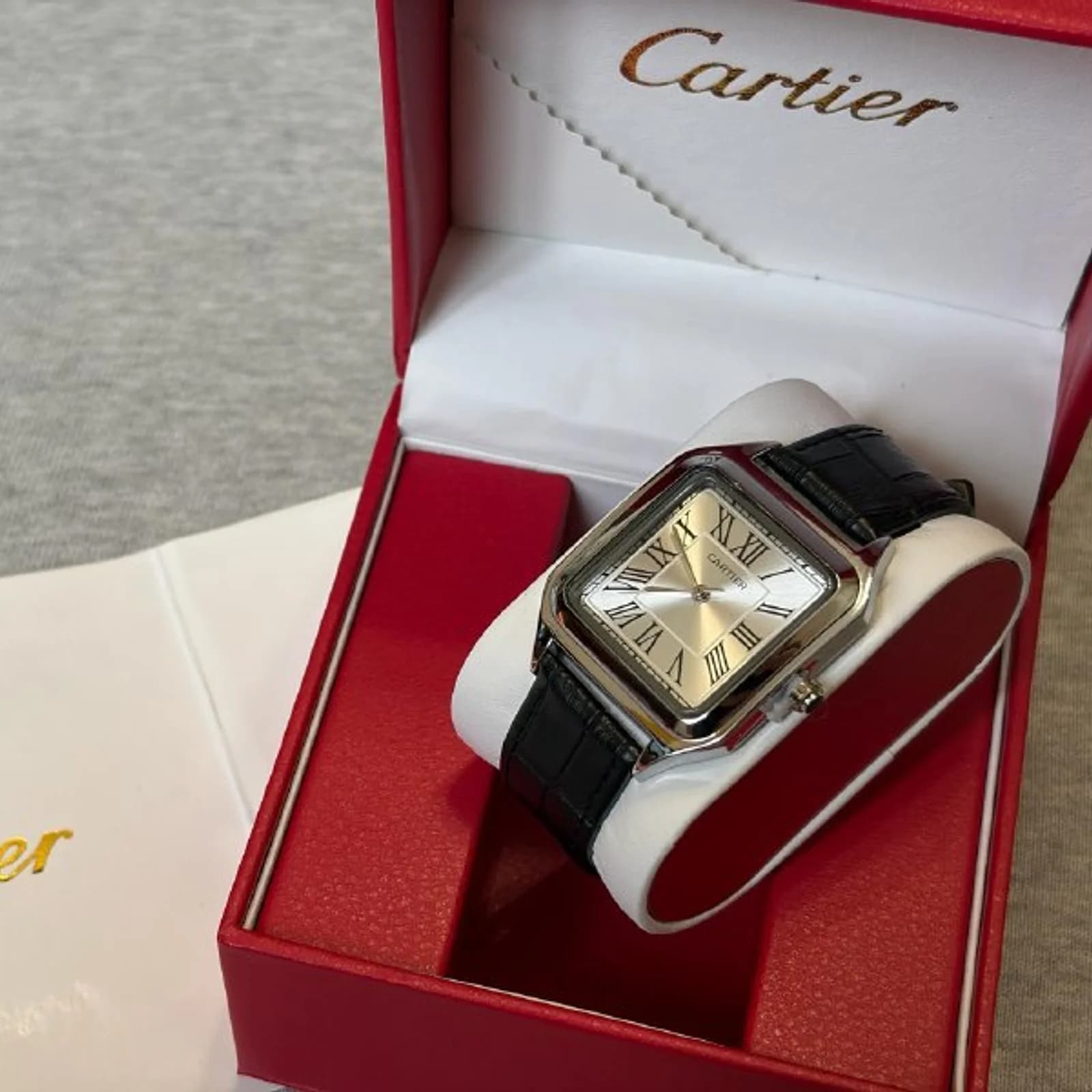 Santos de Cartier кожаные
